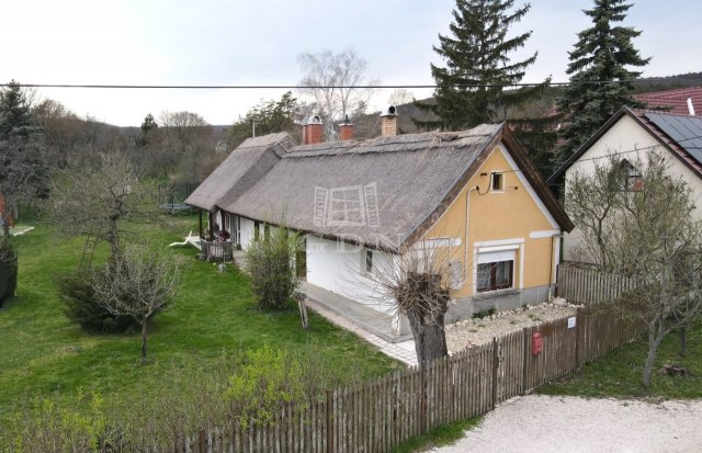 Eladó családi ház, Csákberényben 71.5 M Ft, 3 szobás