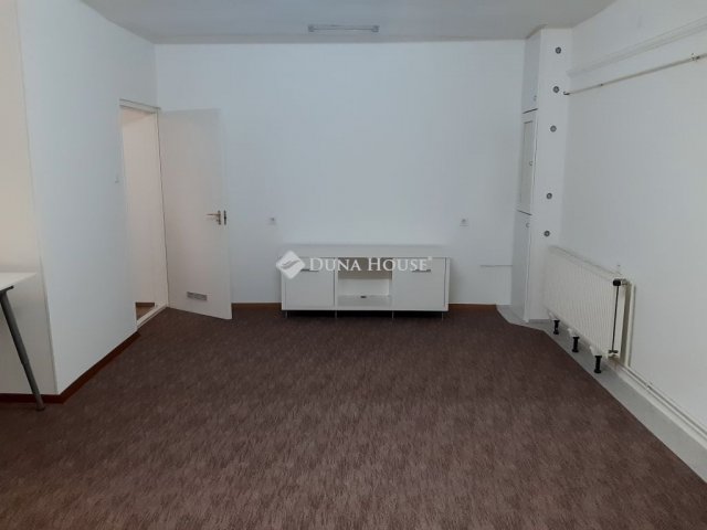 Eladó téglalakás, Budapesten, VI. kerületben 73 M Ft, 2 szobás