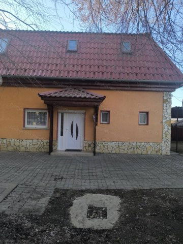 Eladó családi ház, Tiszaföldváron 49.9 M Ft, 4+1 szobás