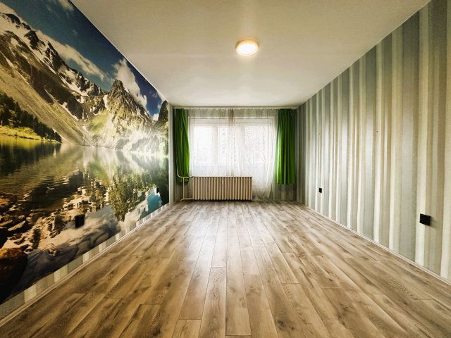 Eladó panellakás, Pécsett 56.8 M Ft, 3 szobás