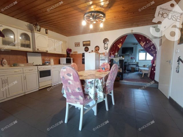 Eladó családi ház, Kiskunfélegyházán 32.9 M Ft, 5 szobás