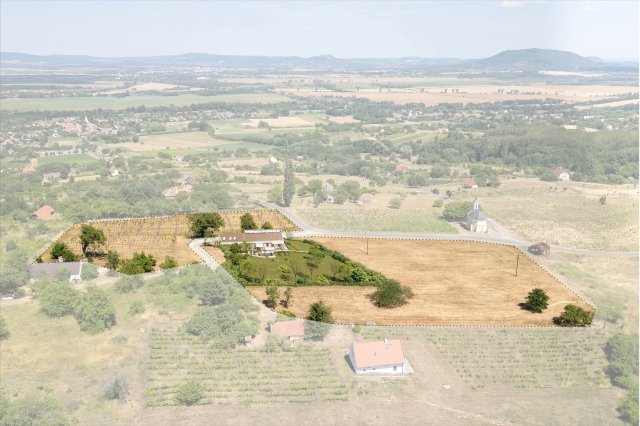 Eladó telek, Lesenceistvándon 125 M Ft / költözzbe.hu