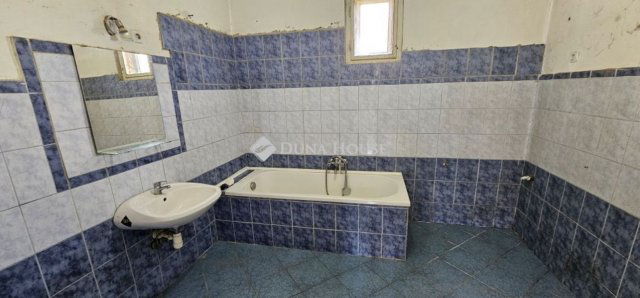 Eladó családi ház, Tápiószecsőn 26.6 M Ft, 2 szobás