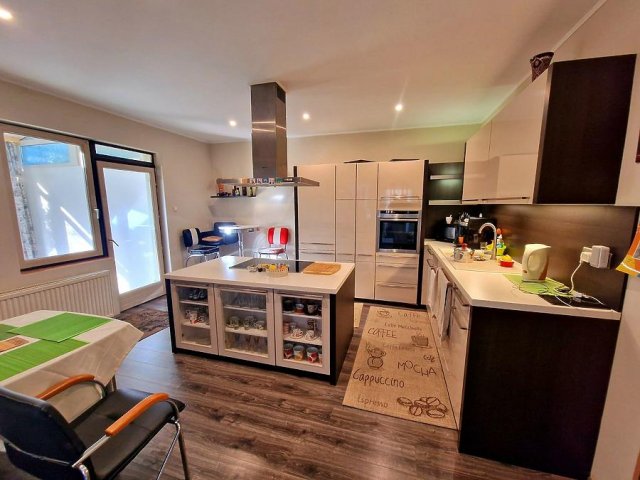 Eladó családi ház, Dunakeszin 139 M Ft, 5 szobás