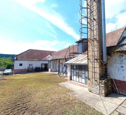 Eladó családi ház, Gyönkön 14.9 M Ft, 6 szobás