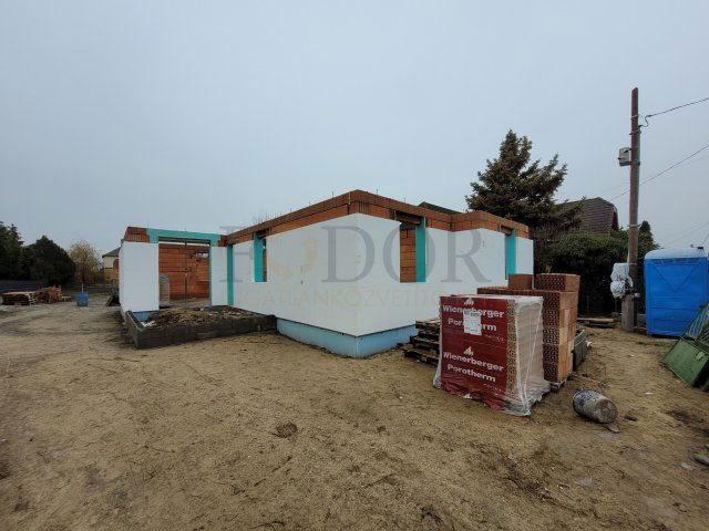 Eladó ikerház, Ócsán 90.99 M Ft, 5 szobás