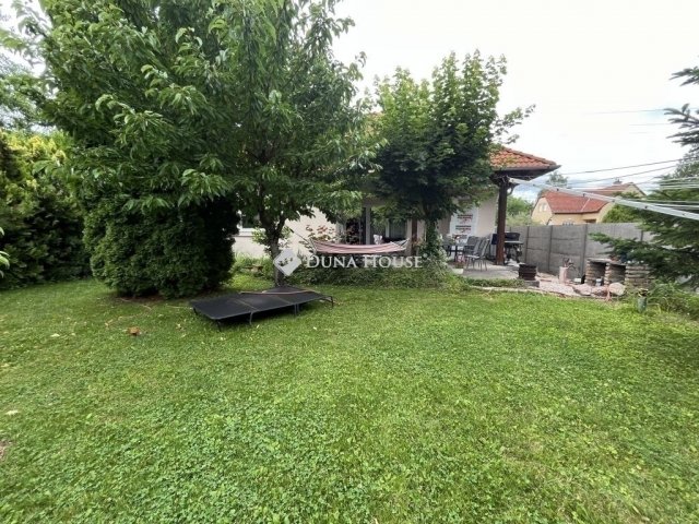 Eladó családi ház, Dunakeszin 187.9 M Ft, 6 szobás