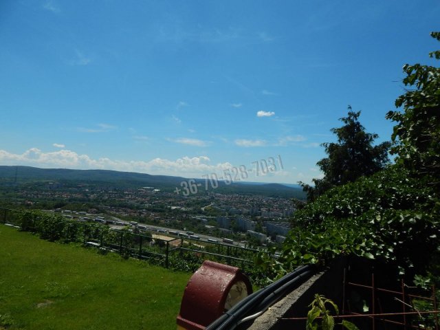 Eladó nyaraló, Tatabányán, Panoráma úton 62.5 M Ft, 3 szobás