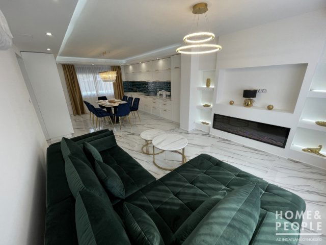 Eladó családi ház, Szegeden 245 M Ft, 7 szobás