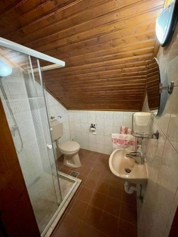 Eladó családi ház, Alsónémediben 450 M Ft, 10 szobás