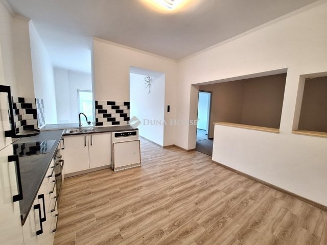 Eladó téglalakás, Kecskeméten 63 M Ft, 4 szobás