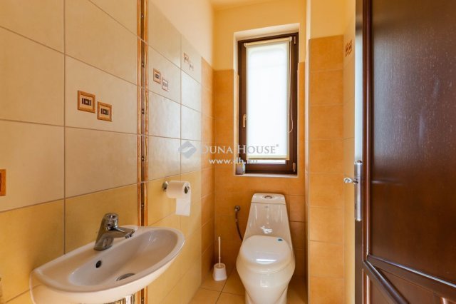 Eladó családi ház, Kistarcsán 329 M Ft, 5 szobás