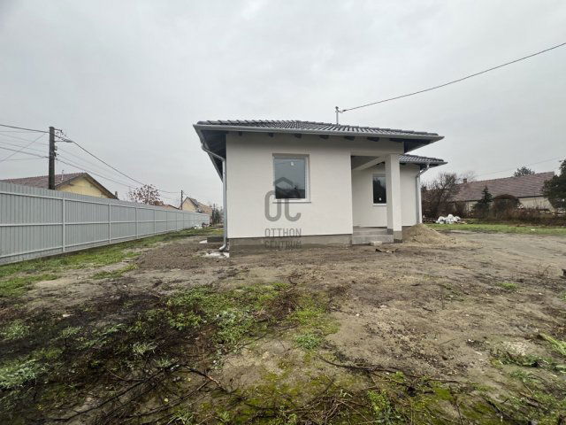 Eladó családi ház, Szigetszentmiklóson 129 M Ft, 5 szobás