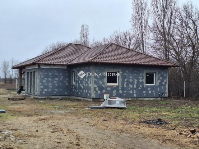 Eladó családi ház, Kiskunlacházán 94.9 M Ft, 4 szobás