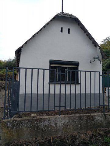 Eladó családi ház, Baján 10.9 M Ft, 2 szobás