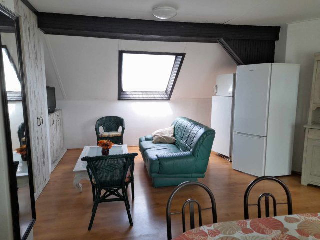 Kiadó családi ház, albérlet, Pécsett 350 E Ft / hó, 4 szobás