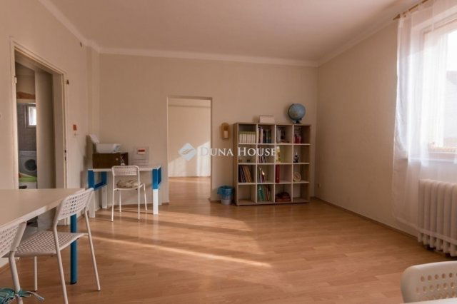 Eladó családi ház, Szigetszentmiklóson 85 M Ft, 6 szobás