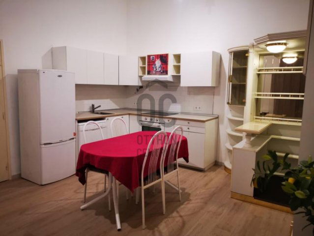 Eladó téglalakás, Budapesten, VI. kerületben 66.9 M Ft, 3 szobás