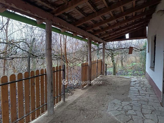 Eladó családi ház, Sárándon 7.5 M Ft, 1 szobás