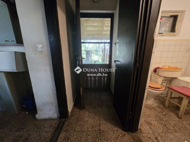 Eladó családi ház, Pécsett 44.9 M Ft, 4 szobás