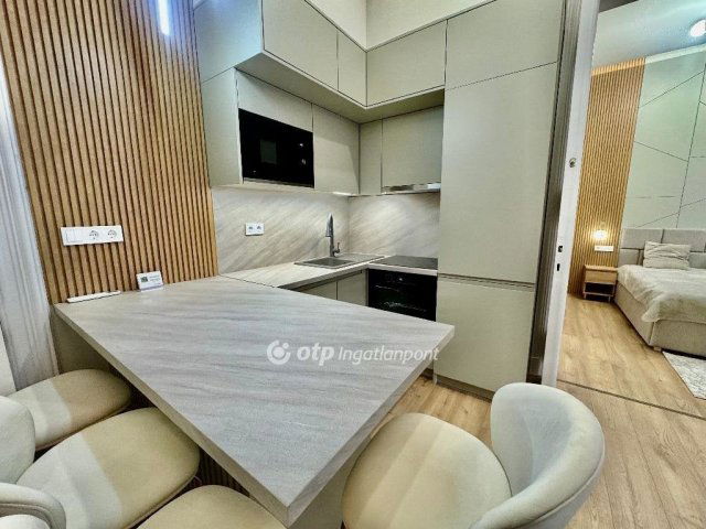 Eladó téglalakás, Budapesten, VI. kerületben 169.9 M Ft