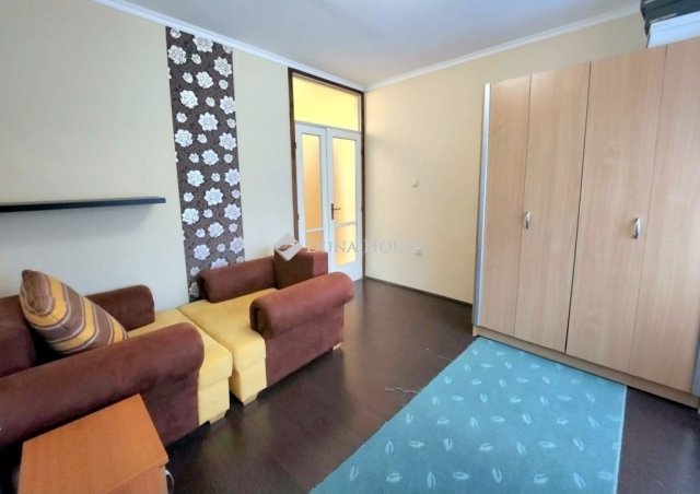 Eladó panellakás, Pécsett 47.9 M Ft, 3 szobás