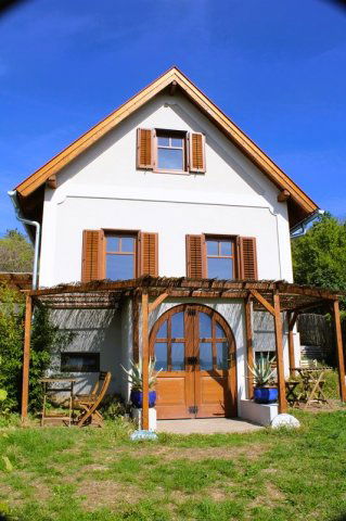 Eladó családi ház, Balatonakaliban 270 M Ft, 6 szobás