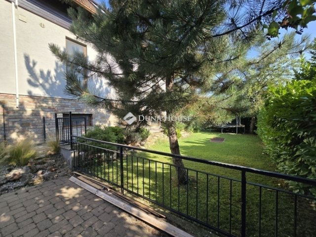 Eladó családi ház, Diósdon 179.9 M Ft, 3+2 szobás