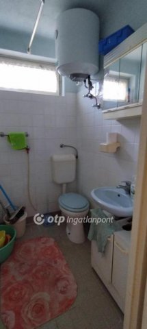 Eladó családi ház, Szekszárdon 29.9 M Ft, 1 szobás