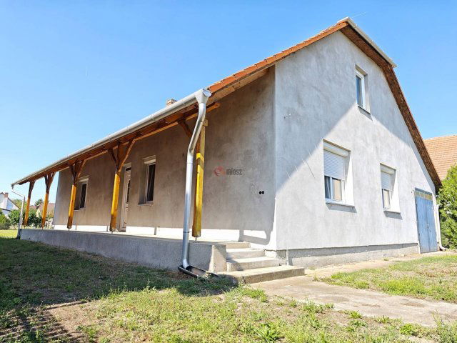 Eladó családi ház, Szatymazon 87.5 M Ft, 3 szobás