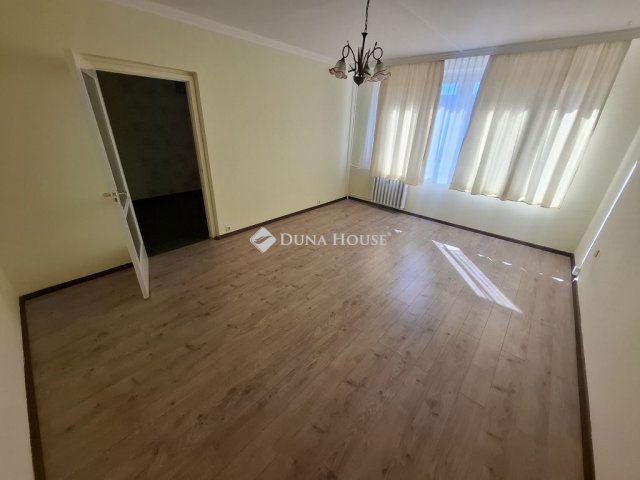 Kiadó panellakás, albérlet, Kiskunfélegyházán 100 E Ft / hó