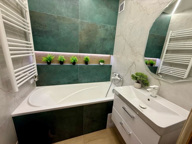 Eladó panellakás, Szegeden 61.99 M Ft, 3 szobás