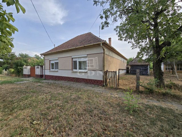 Eladó családi ház, Madarason 16 M Ft, 3 szobás