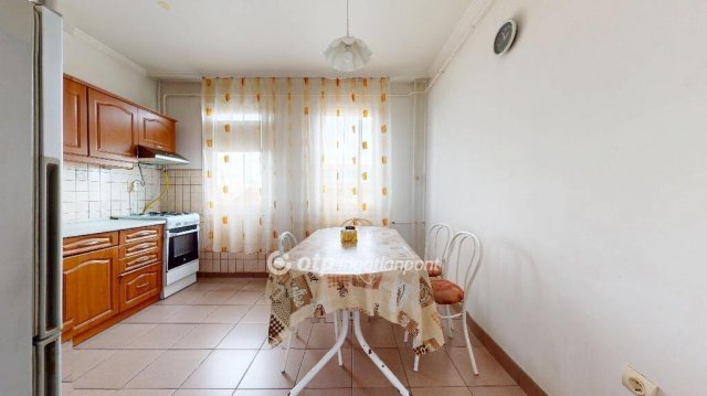 Eladó téglalakás, Nyírbátorban 37.5 M Ft, 1+2 szobás