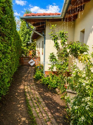 Eladó családi ház, Dunakeszin 196 M Ft, 4 szobás