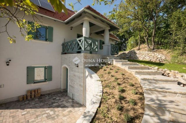 Eladó nyaraló, Pécselyen 229.9 M Ft, 4 szobás