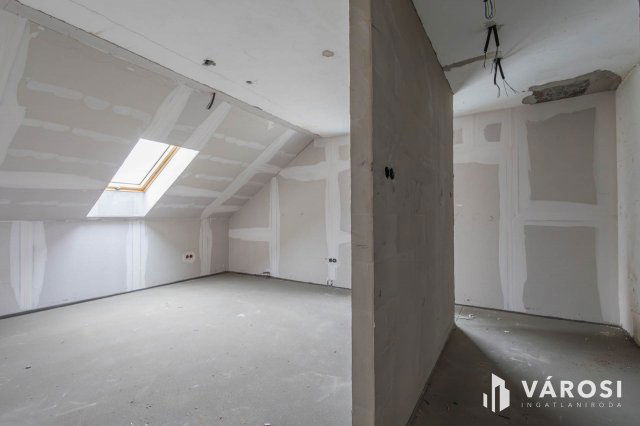 Eladó családi ház, Sándorfalván 150 M Ft, 6 szobás