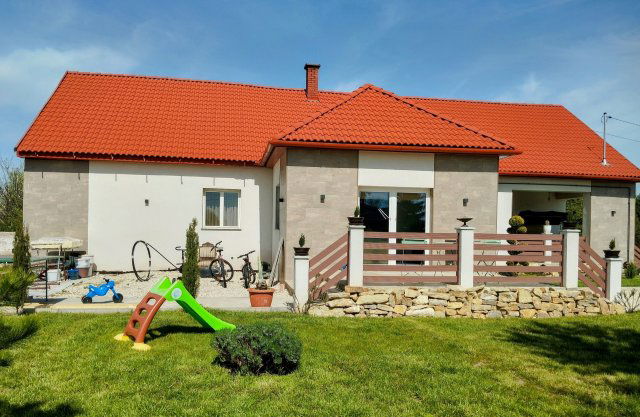 Eladó családi ház, Balatonfőkajáron 94.9 M Ft, 4 szobás