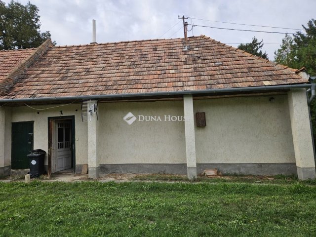 Eladó családi ház, Bakonypéterden 6.5 M Ft, 1 szobás