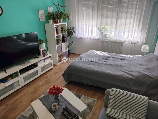 Eladó panellakás, Székesfehérvárott 60 M Ft, 3 szobás
