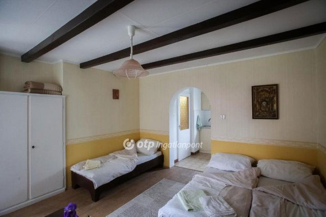 Eladó családi ház, Harkányban 119 M Ft, 7+1 szobás