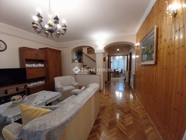 Eladó családi ház, Szegeden 199.9 M Ft, 7+1 szobás