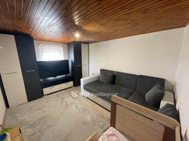 Eladó családi ház, Tápiószelén 34.9 M Ft, 1 szobás