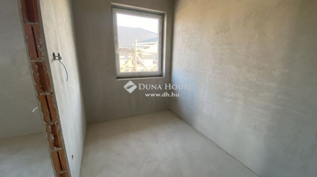 Eladó téglalakás, Dunaharasztin 94.785 M Ft, 2 szobás