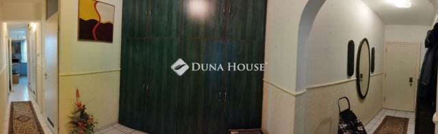 Eladó panellakás, Szegeden 56.5 M Ft, 2+1 szobás