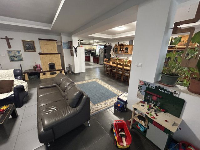 Eladó családi ház, Debrecenben 250 M Ft, 8 szobás