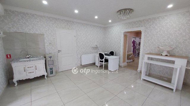 Eladó családi ház, Kisújszálláson 35 M Ft, 3 szobás