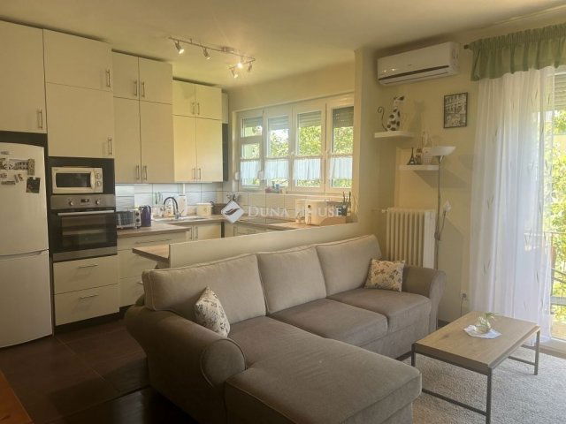 Eladó téglalakás, Pécsett 64.9 M Ft, 2+1 szobás