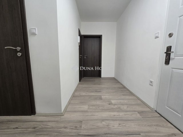 Eladó panellakás, Pécsett 46.999 M Ft, 2 szobás