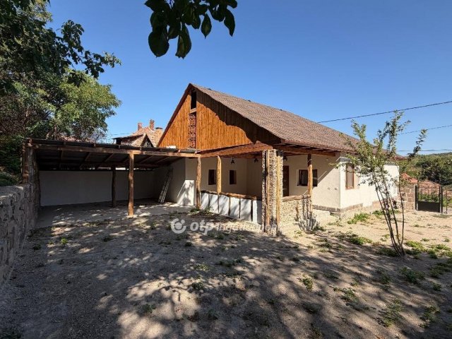 Eladó családi ház, Szomolyán 47.9 M Ft, 3 szobás